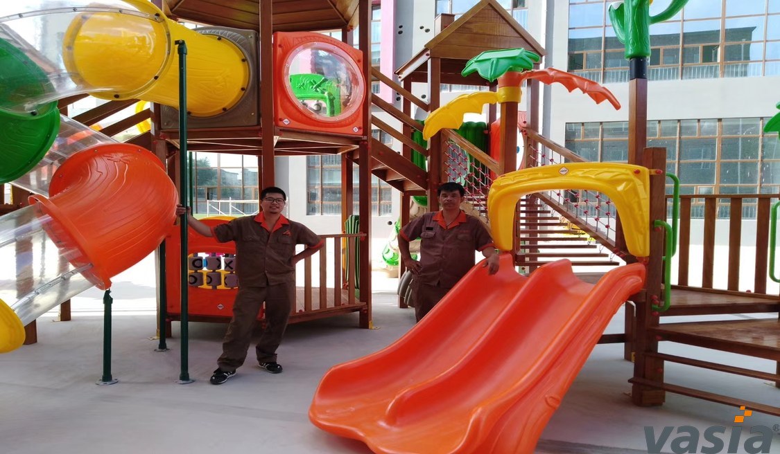 ¿Por qué los niños pueden desarrollarse saludable física y mentalmente a través del ejercicio en el patio de recreo al aire libre?